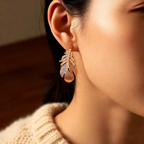 Elegante Collar Con Colgante De Pluma Y Pendientes Cobre Chapado En Oro De 18K Circonio Incrustado Joyería De Lujo