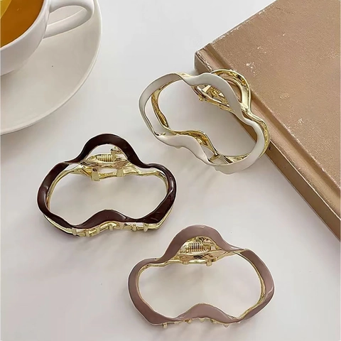 Irregular Wave Alloy Hair Claw Clip Enamel Gold Metal Shark Clip For Women Niche High End Minimalist Nonslip Headpiece