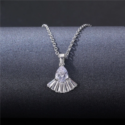 Fächerförmige Anhänger Halskette Kupfer Eingelegt Zirkon Edelstahl O-Kette Elegante Geometrische Schlüsselbein Schmuck Damen