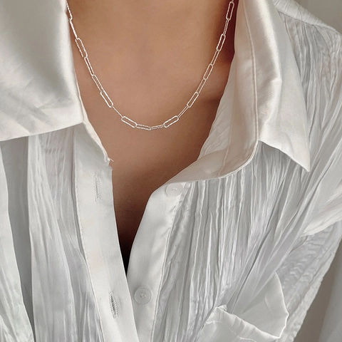 Collier Chaîne Trombone Minimaliste en Cuivre Argenté pour Femmes Texture Martelée Chaîne à Maillons Géométriques Bijoux de Mode