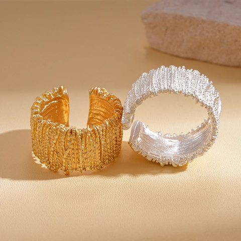 Minimalist Textured Wide Band Alloy Rings For Women Open Adjustable Geometric Wrinkled Design Fashion Jewelry