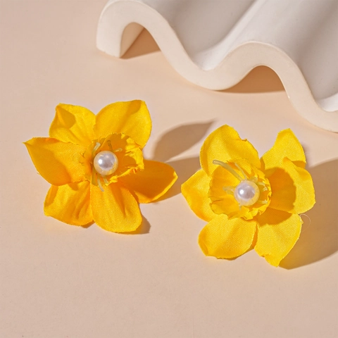 Pendientes De Borla De Flor De Tela Amarilla Con Perla Artificial De Imitación Y Poste De Plata Hecho A Mano Estilo Dulce Para Mujeres