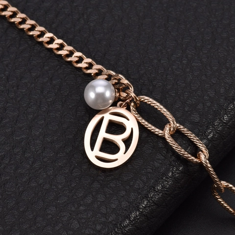 Βραχιόλι Από Ανοξείδωτο Ατσάλι Rose Gold Για Γυναίκες Με Ψεύτικο Τεχνητό Μαργαριτάρι Και Στρογγυλό Κούφιο Μενταγιόν Γράμμα B
