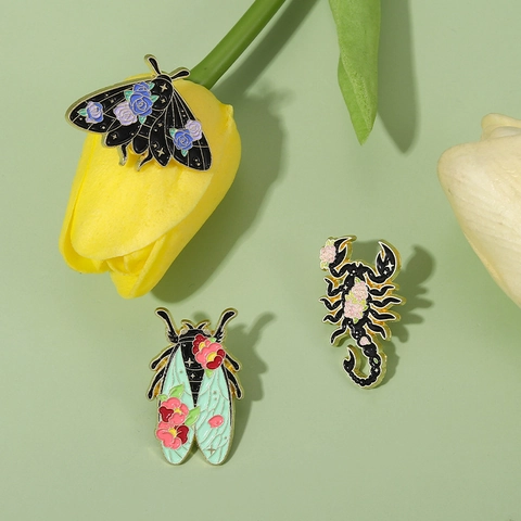 Insekten Emaille Brosche Anstecknadel Legierung Floral Skorpion Motte Käfer Design Einzigartige Ästhetische Mode Accessoire
