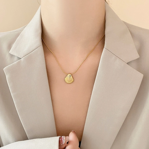 Collar Con Colgante De Concha De Acero Inoxidable Bañado En Oro Cadena De Serpiente Minimalista Elegante Para Mujer