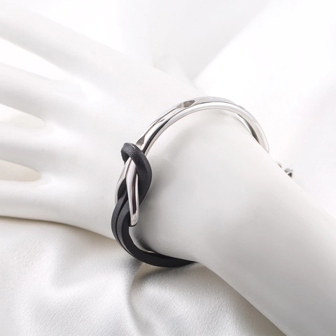 Bracelet Homme Nœud Infini Acier Inoxydable Cuir PU Noir Bijou Géométrique Mode Ajustable Fermoir Mousqueton