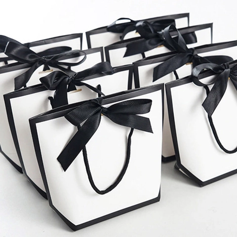 Gift Bags White Cardboard Black Border Ribbon Bow Handles Minimalist Elegant Favor Packaging Shopping Tote Bag