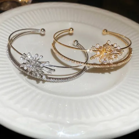 Doppellagiger Offener Armreif Mit Zirkon Künstliche Perlen Feuerwerk Sternenblume Design Elegante Kupfer Schmuck Für Damen