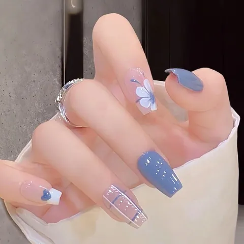 Press On Nagels Coffin Vorm Blauw Bloem Hart Raster Ontwerp Kunstmatige Valse Nagels Voor Vrouwen Zomer Stijl