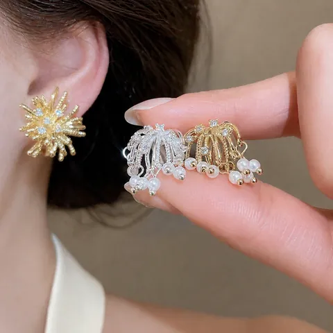 18K Gold Plated Firework Pearl Ear Clips Women Niche Design Zirconia Rhinestone Non Pierced Earrings Luxury Jewelry Gift