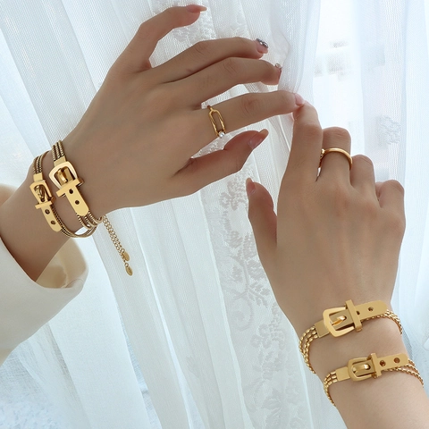 Bracciale A Catena Multistrato Da Donna Acciaio Al Titanio Placcato Oro 18K Design Fibbia Della Cintura