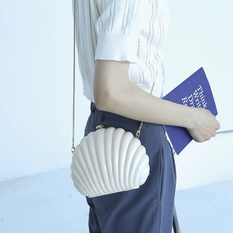 Women Shell Shaped Evening Bag Acrylic Hard Shell Clutch With Metal Snake Chain For Wedding Party Chic Scallop Shape