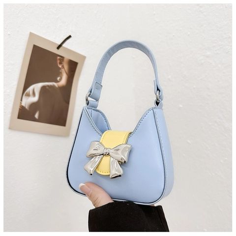 Damen Mädchen PU Leder Umhängetasche Mit Metallschleife Dekoration Metallkette Halbmod Handtasche