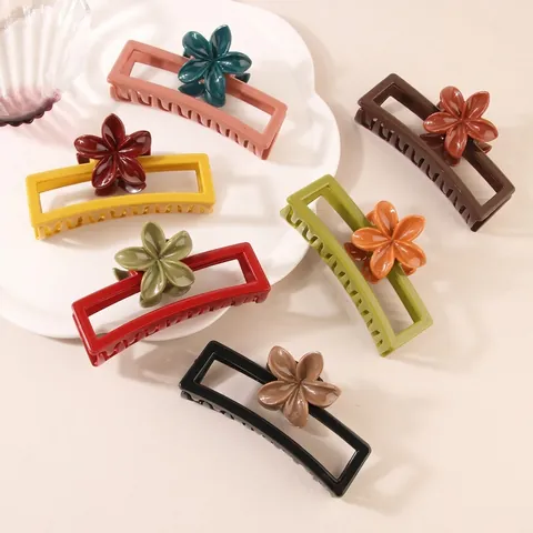 Flower Hair Claw Clip Large Hollow Rectangular Resin Nonslip Shark Hairclip 3D Floral Decor Styling Accessories Women