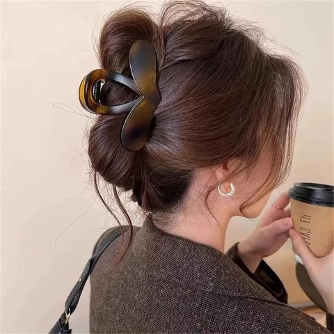 Heart Shaped Hair Claw Clip Elegant Large Plastic Resin Shark Hairpin Strong Grip Hair Accessories For Women Girls