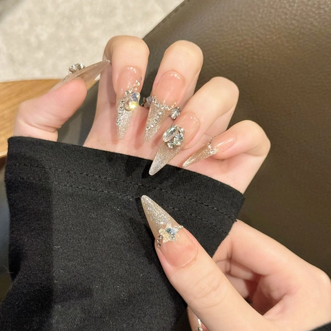 Unghie Finte Lunghe Stiletto Sfumato Glitter Argento Con Strass 3D E Ciondoli A Stella Fatto A Mano Lusso Rosa Nude