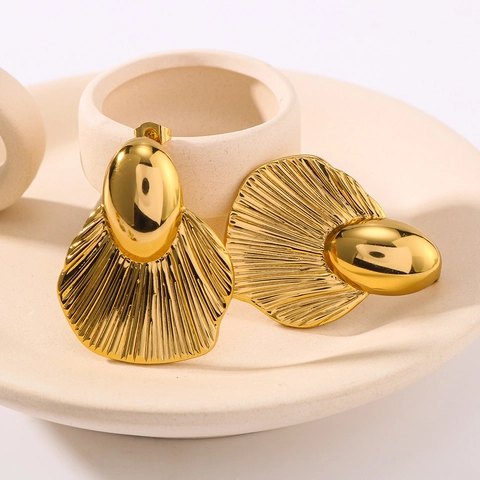 Stainless Steel Fan Shape Earrings 18K Gold Plated Vintage Textured Shell Design Jewelry For Women Unique Elegance