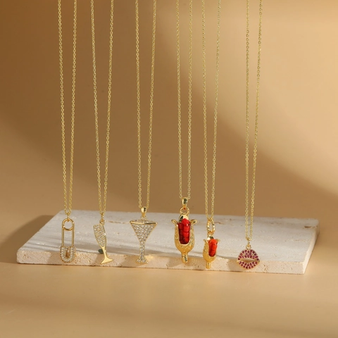 Collar con Colgante de Cobre y Circonia para Mujer Chapado en Oro Copa de Vino Rosa Labios Alfiler de Gancho Joyería