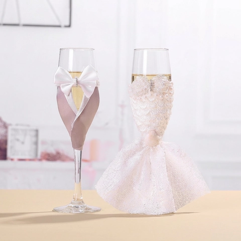 Copas De Champán De Boda Románticas Para Novios Cristal Con Encaje Blanco Perlas Artificiales Y Pajarita De Satén Gris Celebración