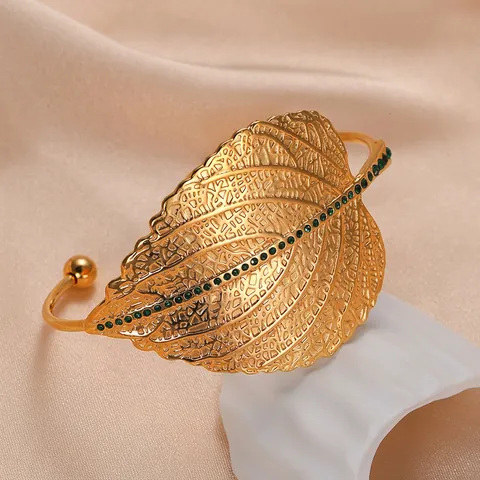 Vintage Hollow Leaf Heart Open Bangle For Women Stainless Steel Green Rhinestone Woven Texture Bangle Fashion Jewelry