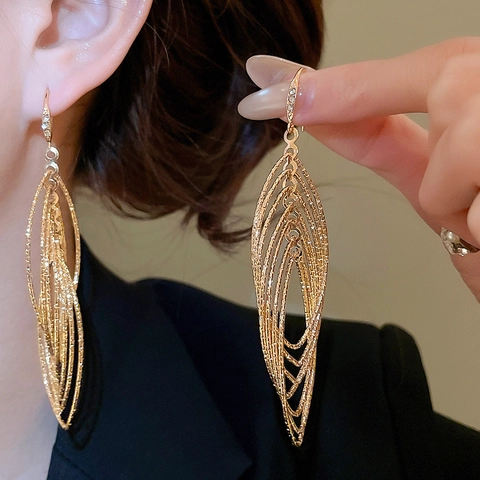 Mehrlagige Hohle Blatt Ohrhänger Mit Kupfer Eisen Zirkon Und Silberohrringstecker Vintage Luxus Schmuck Für Frauen