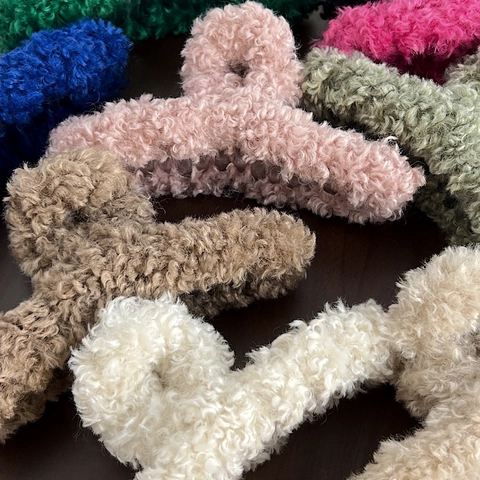Plush Hair Claw Clip Teddy Fleece Faux Fur Shark Clip Elegant Autumn Winter Hair Accessories For Women