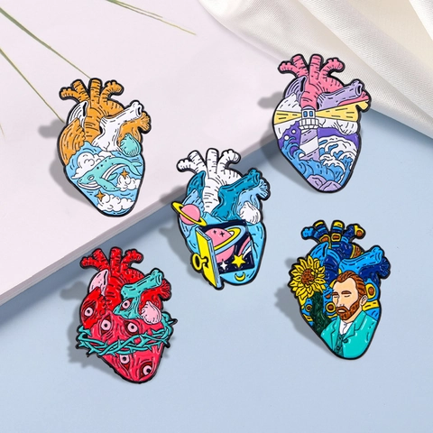Pin de Esmalte Corazón de Pintura al Óleo de Van Gogh Artístico Original Broche de Corazón Anatómico de Aleación Noche Estrellada Ballena Espacio Faro Joyería