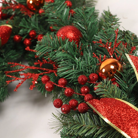 Weihnachtsguirlande Mit Roten Schleifen Beeren Ornamenten PVC Künstliches Grün Kiefernnadel Ranke Heimdekoration