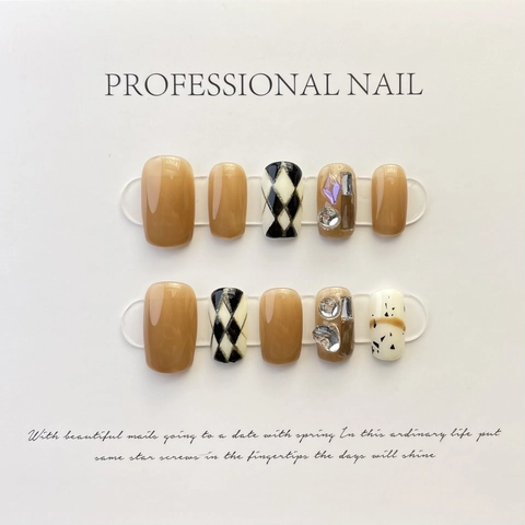 Handgefertigte Aufklebenägel Metall Gold Schachbrett Design Mit 3D Straßsteinen Bernstein Verlauf Luxus Stil