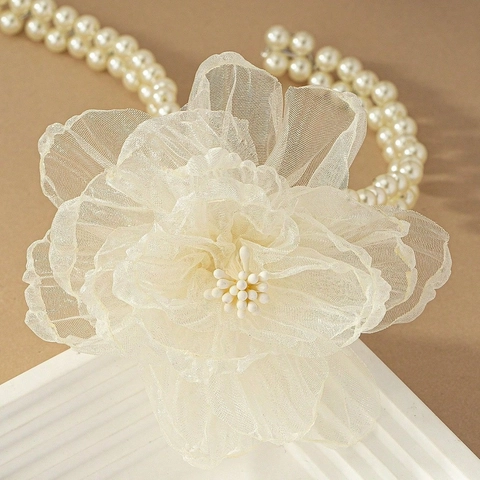 Collana Girocollo Elegante in Perle Artificiali Bianche per Donna Gioielli con Ciondolo a Forma di Fiore in Rete Multistrato Retrò