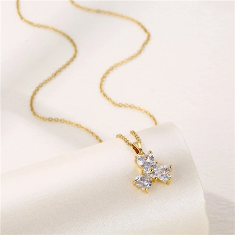 Collar Con Colgante De Trébol De Acero Inoxidable Circonita Cúbica En Forma De Corazón Cadena De Clavícula Dorada Para Mujeres
