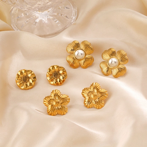 Orecchini A Lobo Fiore Acciaio Inossidabile Placcato Oro Design Floreale Strutturato Accento Perla Artificial Sintetica Gioielli Donna