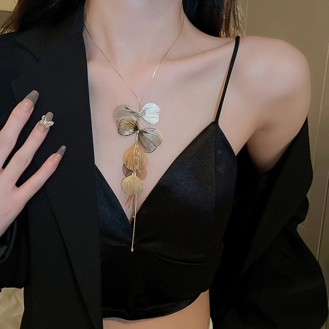 Ginkgoblatt Quasten Halskette Kupfer Hohlblüten Anhänger Schlüsselbeinkette Eleganter Modeschmuck Geschenk Damen