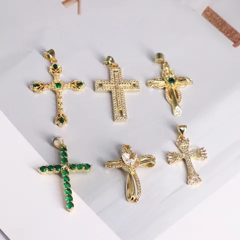 Ciondolo A Croce Collana Rame Placcato Oro 18K Smeraldo Zircone Cuore Gioielli Religiosi Vintage Per Donna