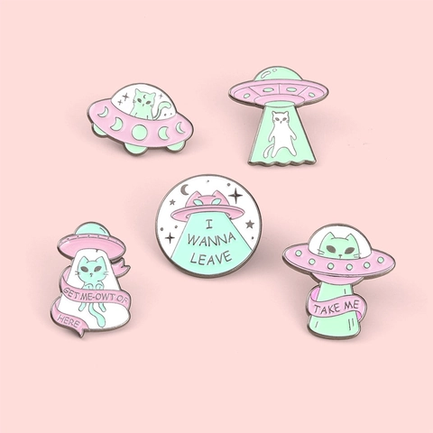 Divertido Broche de Esmalte de Gato UFO Dibujos Animados Gatito Espacial de Aleación Pin de Solapa para Chaqueta Mochila