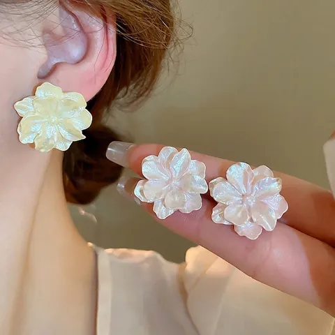 Orecchini A Lobo Camelia Con Perno In Argento Eleganti Gioielli Floreali In Acrilico A Strati Per Donna