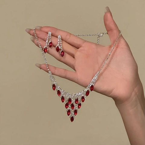 Collana E Orecchini Gioielli Goccia D'acqua Rossa Strass Metallo Argentato Nappa A Forma Di V Per Donne