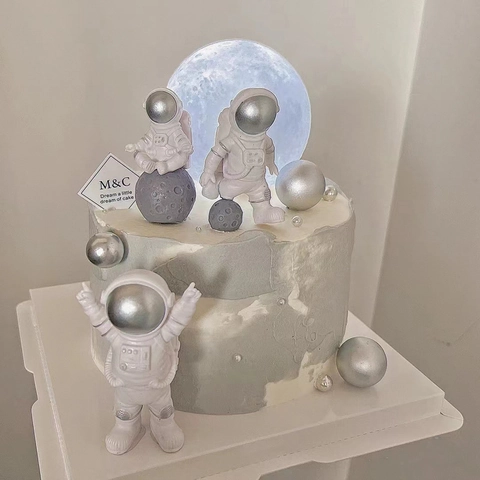 Astronaut Spaceman Cake Topper Resin Space Theme Birthday Party Decorations Spaceman Desktop Ornaments Boys Gift
