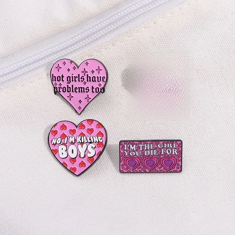 Cartoon Rosa Herz Slogan Legierung Emaille Brosche Pin Kollektion Für Kleidung Rucksack Dekor Y2K Girly Stil Mode Accessoires