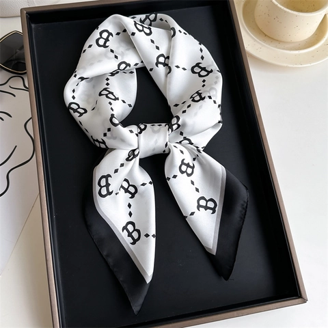 Luxus Damen Quadratschals Aus KunstSatin Elegant Buchstabendruck Bandana Mode Hals Kopfschal Für Reisen