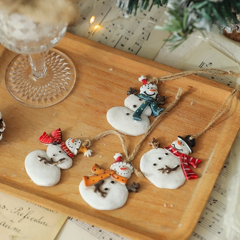 Christmas Hanging Ornaments Resin Tree Decorations Snowman Gingerbread Man Santa Sleigh Bell Vintage Style With Jute Rope