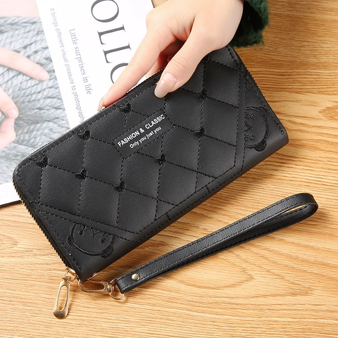 Women Long Zipper Wallet PU Leather Quilted Heart Pattern Bear Embroidery Large Capacity Clutch With Wristlet Strap