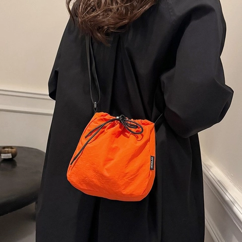 Women Nylon Drawstring Bucket Bag Casual Lightweight Crossbody Shoulder Bag Solid Color Trendy