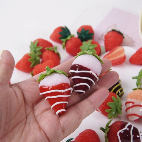 Artificial Strawberry Model Realistic Dipped Chocolate Simulation Fruit Photography Props Keychain Hanging Ornament Kitchen Home Decor