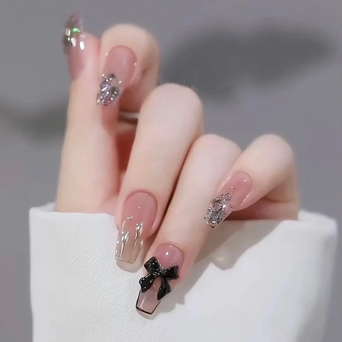 Lange Sarg Press On Nägel Nude Rosa Strass Glitzer Falsche Nägel Mit Schwarzer Schleife Süß Elegant Für Frauen
