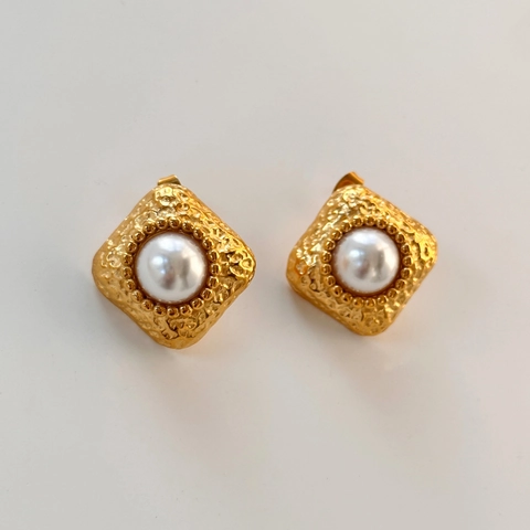 Vintage 18K Placcato Oro Acciaio al Titanio Martellato Quadrato Orecchini a Bottone Con Perla Artificiale Elegante Francese Gioielli Donna