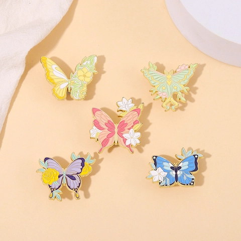 Spilla in Lega di Farfalla e Fiore Smaltata Carina Distintivo Floreale di Insetto per Vestiti Borsa Decorazione Gioielli Donna