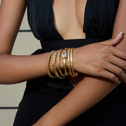 Edelstahl 18K Vergoldet Armreif Für Damen Hammerschlag Textur Wellenkante Zirkon Eingelegt Hypoallergener Schmuck