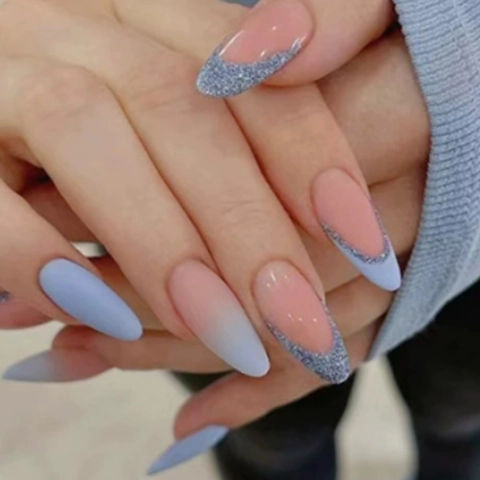 Unghie Finte A Pressione Sfumate Blu Stile Francese Mandorla Lunga Con Glitter Argento Scintillante Per Manicure Donna