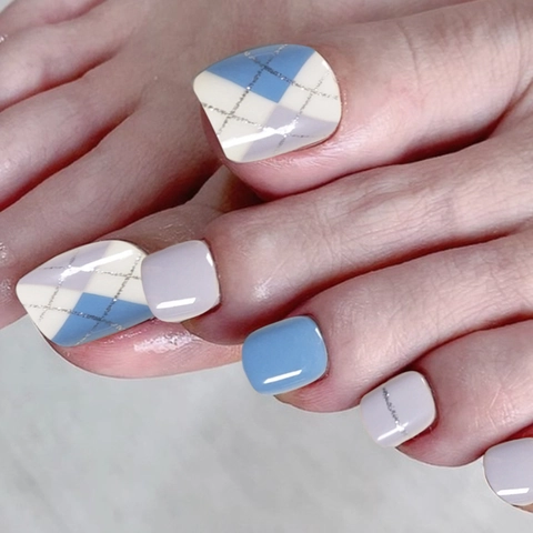 Morandi Blue White Press On Toenails Argyle Plaid Pattern Silver Glitter Lines Glossy Square False Toenails Removable Chic For Women